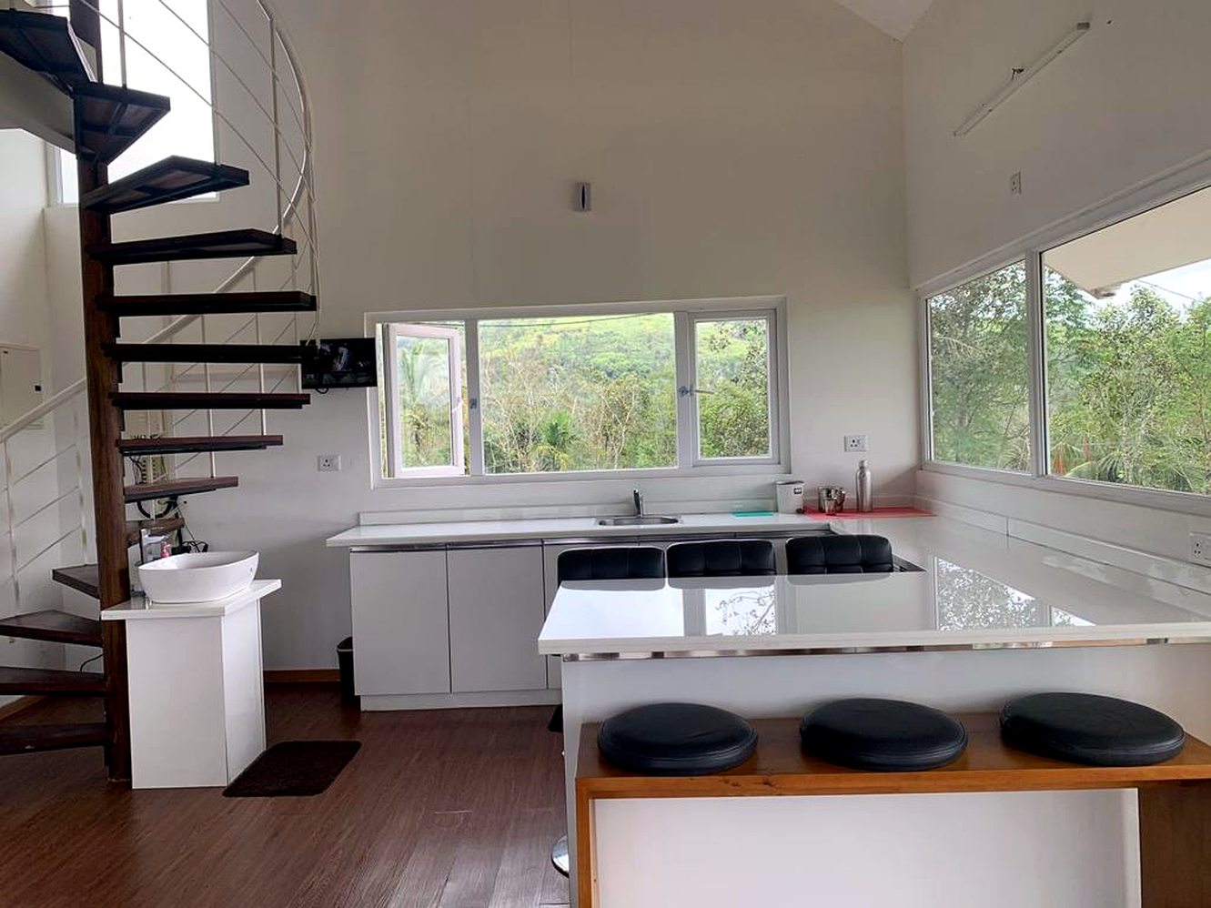 Fully equipped kitchen overlooking the hills